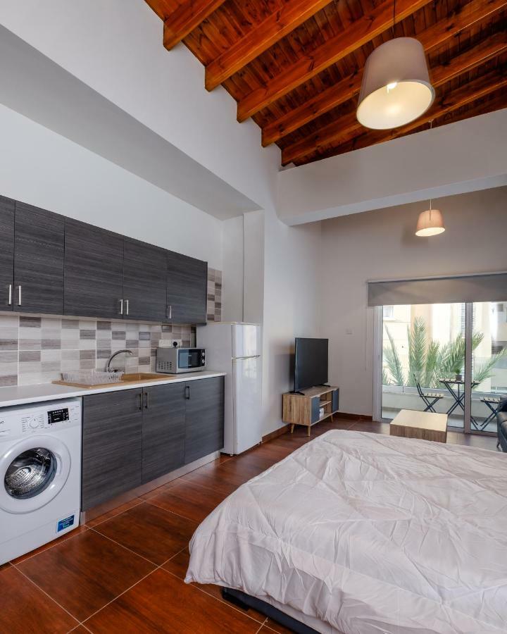 The Loft Studio Apartment Larnaca Ngoại thất bức ảnh