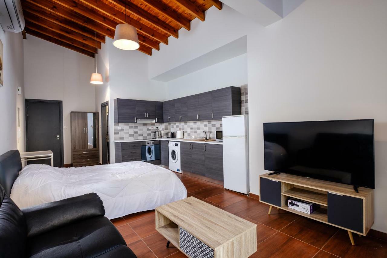 The Loft Studio Apartment Larnaca Ngoại thất bức ảnh